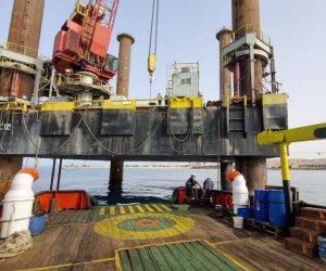 خروج 4 مصابين من المستشفى في حادث غرق البارجة «أدمارين 12» والبحث عن المفقودين الثلاثة مستمر خروج 4 مصابين من المستشفى في حادث غرق البارجة «أدمارين 12» والبحث عن المفقودين الثلاثة مستمر