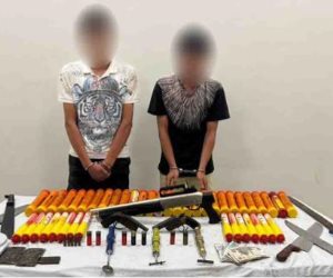 ضبط عنصرين جنائيين بالسويس بحوزتهما أسلحة نارية وبيضاء وألعاب نارية بقصد الإتجار