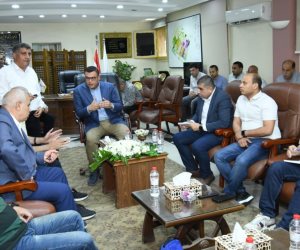 وزير الإسكان يعقد اجتماعا بمقر جهاز "مدينة السادات" لمتابعة سير العمل بمختلف القطاعات بالمدينة