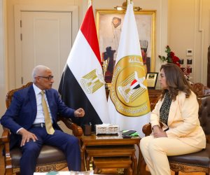 وزيرة التنمية المحلية تتابع مع محافظ شمال سيناء جهود التنمية بالمحافظة ومشروعات الخطة الاستثمارية فى العام المالي الجديد