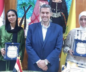 وكيل تعليم شمال سيناء يستقبل الطالبتين "منه وجودي" بعد مشاركتهما في المسابقة الدولية بجامعة الريادة (صور) 