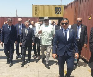 رئيس مصلحة الجمارك في جولة ميدانية بميناء بورسعيد: نعمل على تحسين الأداء الجمركي لتقليل زمن وتكلفة الإفراج رئيس مصلحة الجمارك في جولة ميدانية بميناء بورسعيد: نعمل على تحسين الأداء الجمركي لتقليل زمن وتكلفة الإفراج
