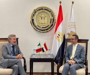 وزير الاستثمار والتجارة الخارجية يلتقي سفير دولة إيطاليا بالقاهرة لبحث سبل تعزيز العلاقات الاقتصادية بين البلدين وزير الاستثمار والتجارة الخارجية يلتقي سفير دولة إيطاليا بالقاهرة لبحث سبل تعزيز العلاقات الاقتصادية بين البلدين