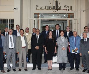 وزير الثقافة يجتمع بمقرري لجان المجلس الأعلى ويؤكد: آلية جديدة تعيد للمجلس دوره كعقل مفكر للوزارة