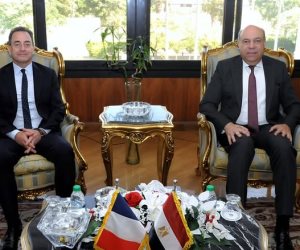 وزير الطيران المدني يستقبل السفير الفرنسي.. ويشيد بتنظيم معرض باريس الدولي للطيران