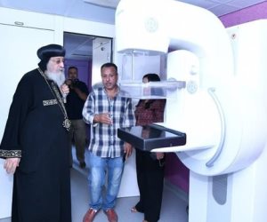بحضور قداسة البابا تواضروس الثاني.. الصحة تنظم قافلة طبية متنقلة بالكنيسة الكاتدرائية (صور) 