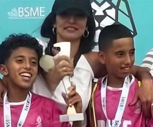  زينة تصدر التريند بعد ظهورها مع طفلين توقع الجمهور انهما توأمها 