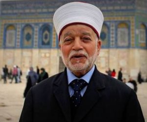  مخابرات الاحتلال تستدعى مفتى القدس وتبعده عن المسجد الأقصى أسبوعا 