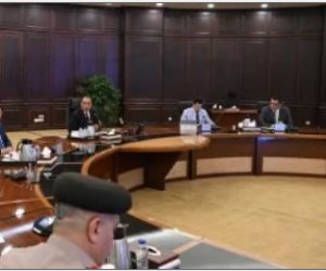 الحكومة: غلق جميع الفتحات فى الحواجز الوسطى والجانبية بالتحويلات المرورية