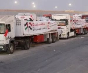شاحنات المساعدات تتحرك من مصر نحو معبر كرم أبو سالم لدخول قطاع غزة شاحنات المساعدات تتحرك من مصر نحو معبر كرم أبو سالم لدخول قطاع غزة