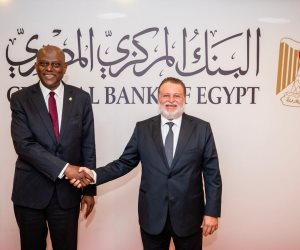 محافظ البنك المركزى يستقبل نظيره النيجيرى ويصحبه فى جولة بدار طباعة النقد