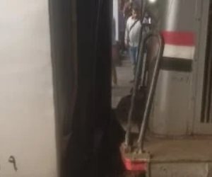 كان خاليًا من الركاب .. قطار يصطدم بالرصيف فى محطة مصر دون إصابات.. صور