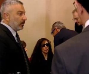السفير المصرى لدى لبنان يعزي النجمة فيروز في وفاة نجلها زياد الرحباني 