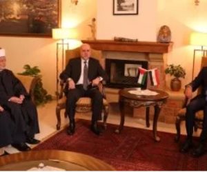 سفير مصر برام الله يستقبل وفدًا من رجال الدين الفلسطينيين دعمًا للموقف المصرى