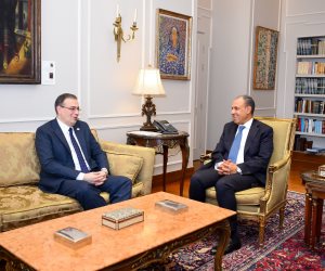 وزير الخارجية والهجرة يبحث مع رئيس الجهاز المركزي للتنظيم والإدارة سبل تعزيز التعاون في مجالي التدريب والإصلاح الإداري 