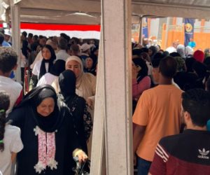 للمشاركة بأول يوم في انتخابات الشيوخ.. طابور من الشباب أمام لجنة تحيا مصر بالأسمرات (صور)