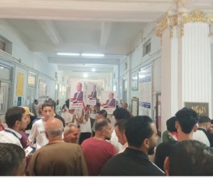 رجل بحجم مصر.. ناخبون بالمنوفية يتوافدون على اللجان حاملين صور الرئيس السيسي