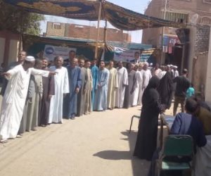 طوابير ناخبين أمام لجان كوم إمبو فى أسوان للمشاركة بانتخابات الشيوخ
