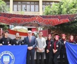 رئيس جامعة قناة السويس يدلى بصوته فى انتخابات مجلس الشيوخ