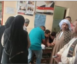 إقبال كثيف من السيدات أمام اللجان الانتخابية بمركز ساقلته بسوهاج