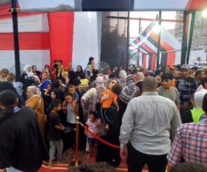 إقبال كثيف للناخبين على لجان مدرسة الوراق.. والسيدات يتصدرن الطوابير  