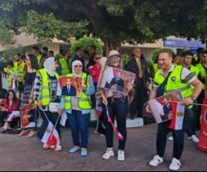 انتظارا لبدء التصويت .. اصطفاف المواطنين أمام لجان الوايلى و15 مايو للمشاركة بانتخابات الشيوخ.. صور