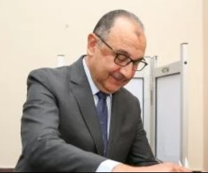 وزير قطاع الأعمال يُدلى بصوته فى انتخابات مجلس الشيوخ بالتجمع الخامس (صور)