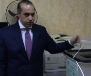 المستشار محمود فوزي وزير المجالس النيابية يدلي بصوته فى الهرم
