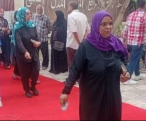 مشاركة كبار السن والسيدات بانتخابات الشيوخ فى مدرسة الشهيد امتياز كامل بالعباسية