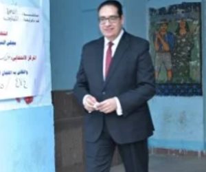 رئيس جامعة القاهرة يدلى بصوته فى انتخابات مجلس الشيوخ 2025