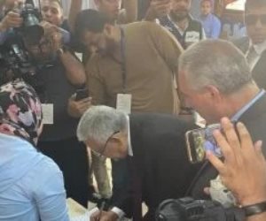 رئيس مجلس النواب يدلى بصوته فى انتخابات مجلس الشيوخ بلجنته فى النزهة