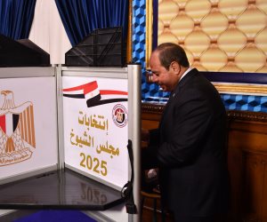 الرئيس السيسى يدلى بصوته فى انتخابات مجلس الشيوخ بإحدى مدارس مصر الجديدة