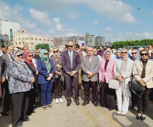 رئيس جامعة دمنهور يقود مسيرة لتحفيز المواطنين على المشاركة بالانتخابات