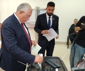 أمين عام حزب الجبهة يدلي بصوته في انتخابات الشيوخ.. ويؤكد: صوتك خنجر في صدر الجماعات الإرهابية