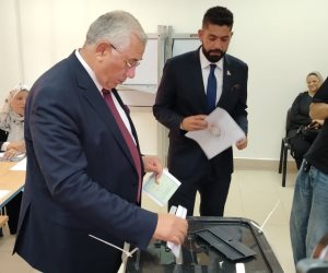 أمين عام حزب «الجبهة الوطنية» يدلي بصوته في انتخابات الشيوخ.. ويؤكد: صوتك خنجر في صدر الجماعات الإرهابية
