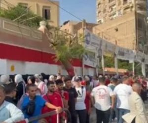اصطفاف المواطنين فى طوابير أمام لجنة دفنو بالفيوم