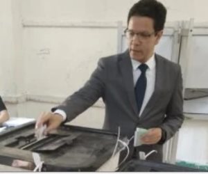 رئيس جامعة بنها يدلى بصوته فى انتخابات مجلس الشيوخ 2025