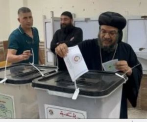 الأنبا بافلى يدلى بصوته فى انتخابات الشيوخ: نقف مع بلدنا أمام التحديات