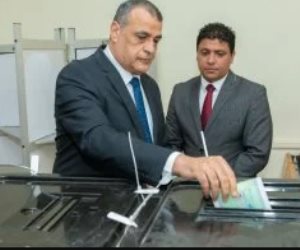 وزير الدولة للإنتاج الحربي يدلى بصوته فى انتخابات مجلس الشيوخ بالمقطم وزير الدولة للإنتاج الحربي يدلى بصوته فى انتخابات مجلس الشيوخ بالمقطم