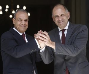 وزير الخارجية يلتقى مع نظيره اليوناني في أثينا