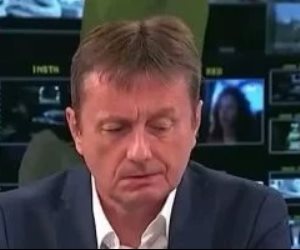 خلال بث مباشر علي قناة محلية ..  وزير صربى يفقد النطق ويتعرض لسكتة دماغية 
