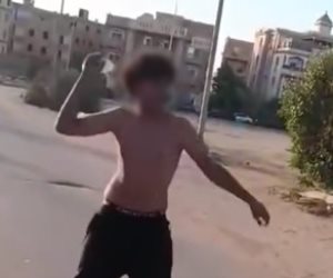 كشف ملابسات فيديو يتضمن قيام أحد الأشخاص بممارسة أعمال البلطجة والتعدى على والده بالتبنى وأسرته بالجيزة