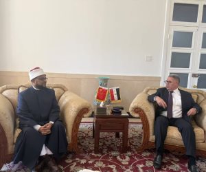 أمين البحوث الإسلامية يلتقى السفير المصرى فى بكين.. ويؤكد: شيخ الأزهر يولى ملفات المبعوثين والطلاب الوافدين من الصين عناية خاصة