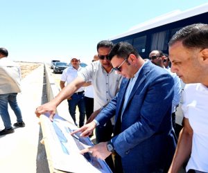 وزير الإسكان يتفقد مشروعات المرحلة العاجلة للأراضي البديلة بمنطقة "شمس الحكمة"