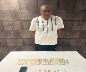 أمن القاهرة يضبط عاطل سرق بعض المشغولات الذهبية من سيدة 