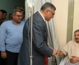 محافظ الجيزة يطمئن على الحالة الصحية لشهاب عبد العزيز بطل واقعة فتاة المنيب
