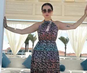 الفنانة مي عز الدين تخطف الأنظار فى أحدث ظهور من إجازتها الصيفية