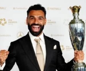 بعد الإنجاز الجديد .. شاهد 10 صور من تتويج محمد صلاح التاريخى بجائزة الأفضل فى إنجلترا