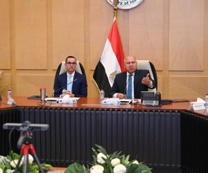 وزير الصناعة يبحث خطط إعادة تشغيل 8 خطوط إنتاج لخفض أسعار الأسمنت