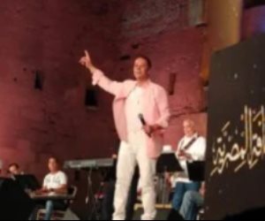 العملاق مدحت صالح يبدأ حفله بمهرجان القلعة بأغنية "زى ما هى حبها"